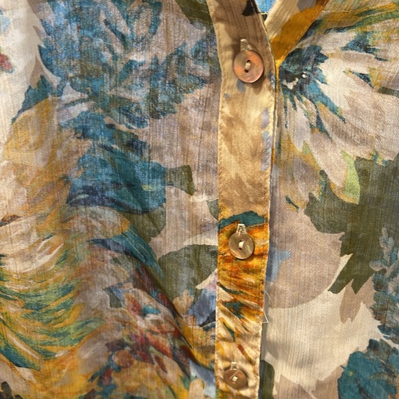 Fig and Flower Floral button down blouse - Picture 5 of 8